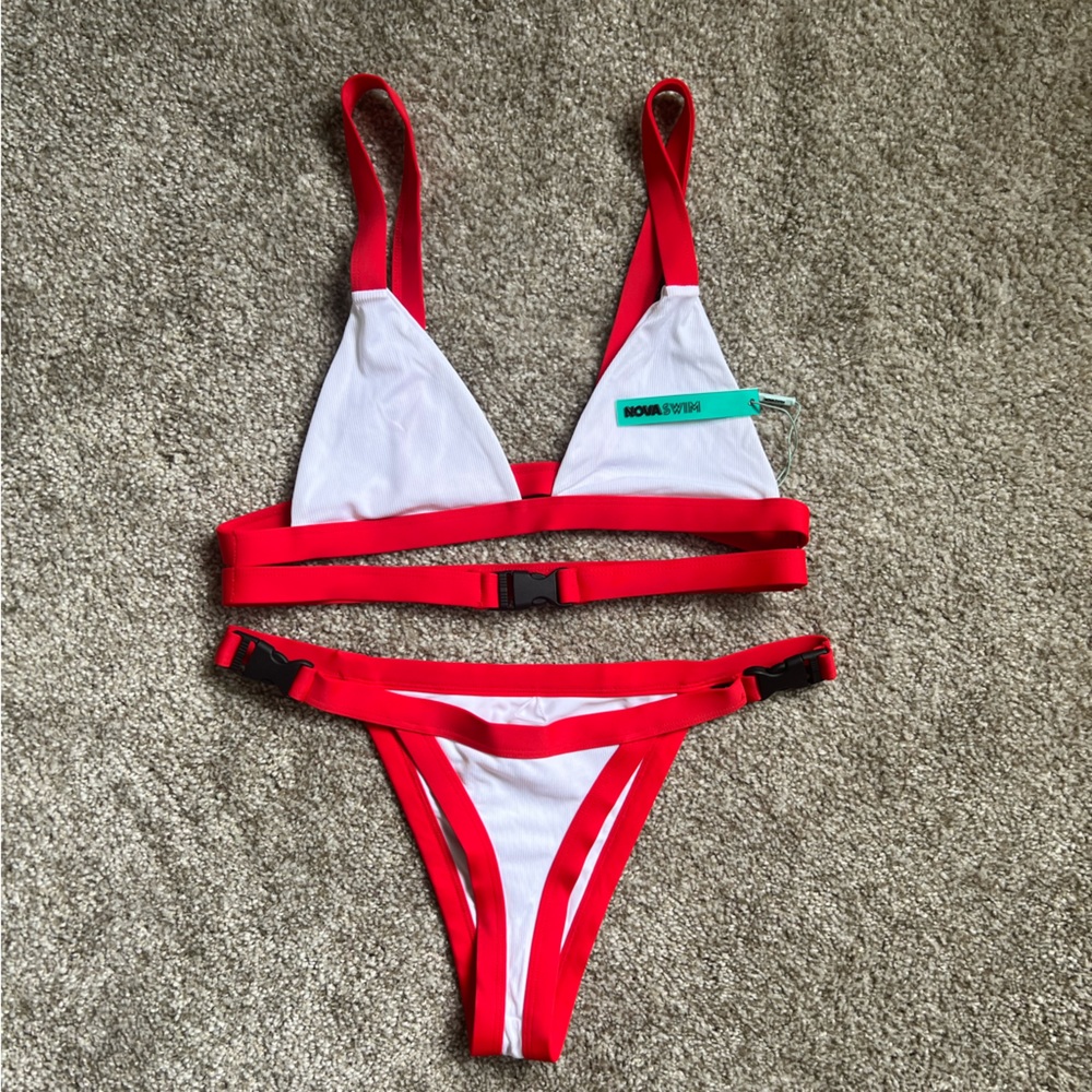 Fashion Nova Swim
Buckle In Bikini
White / Combo
Medium